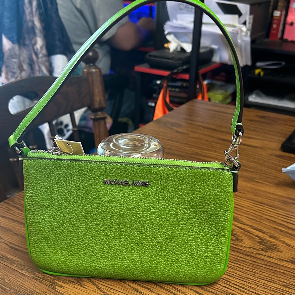Michael Kors Jungle Green Leather Wristlet. NWT